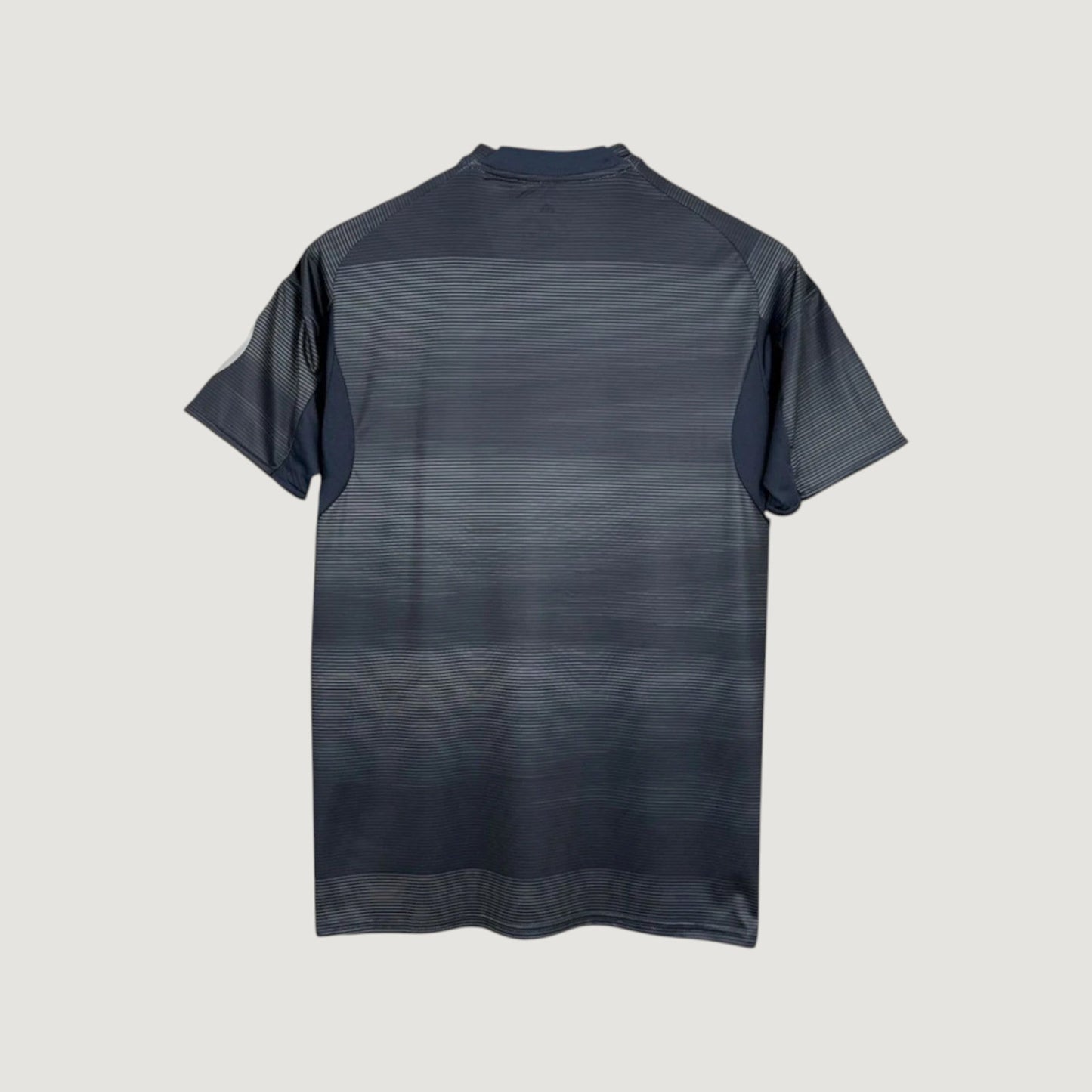 REAL MADRID – MAILLOT EXTÉRIEUR 25/26 - GRIS & BLANC